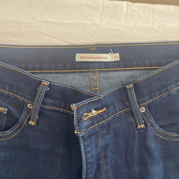 Woman's levi jeans - Picture 2 of 6